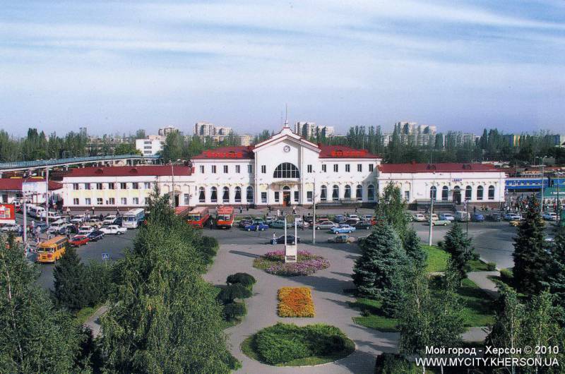 Вокзал та привокзальна площа у 2010 році після нової реконструкції